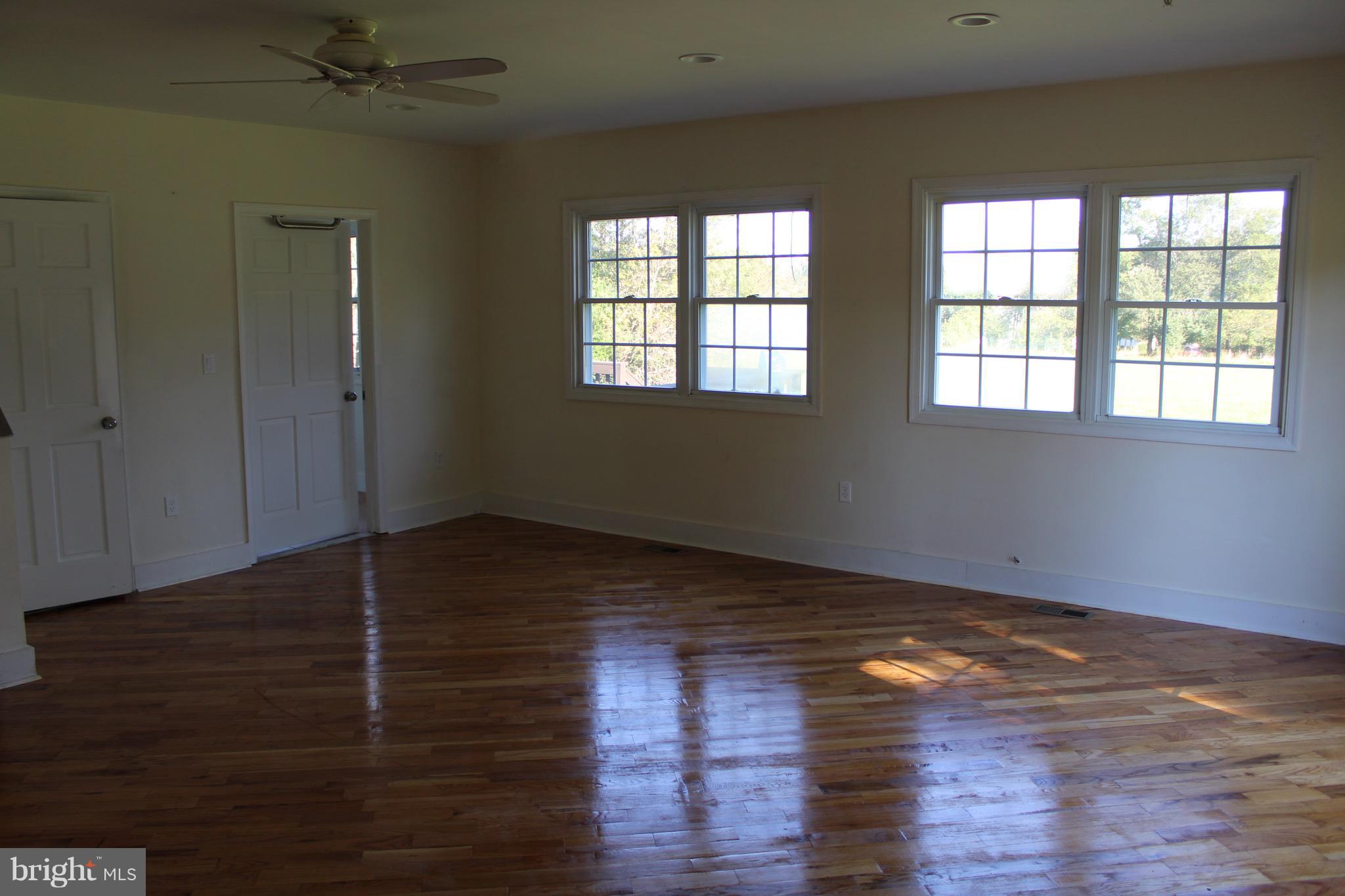 10302 Brandywine Road Clinton, MD 20735 - Photo 4 of 30 Family Room