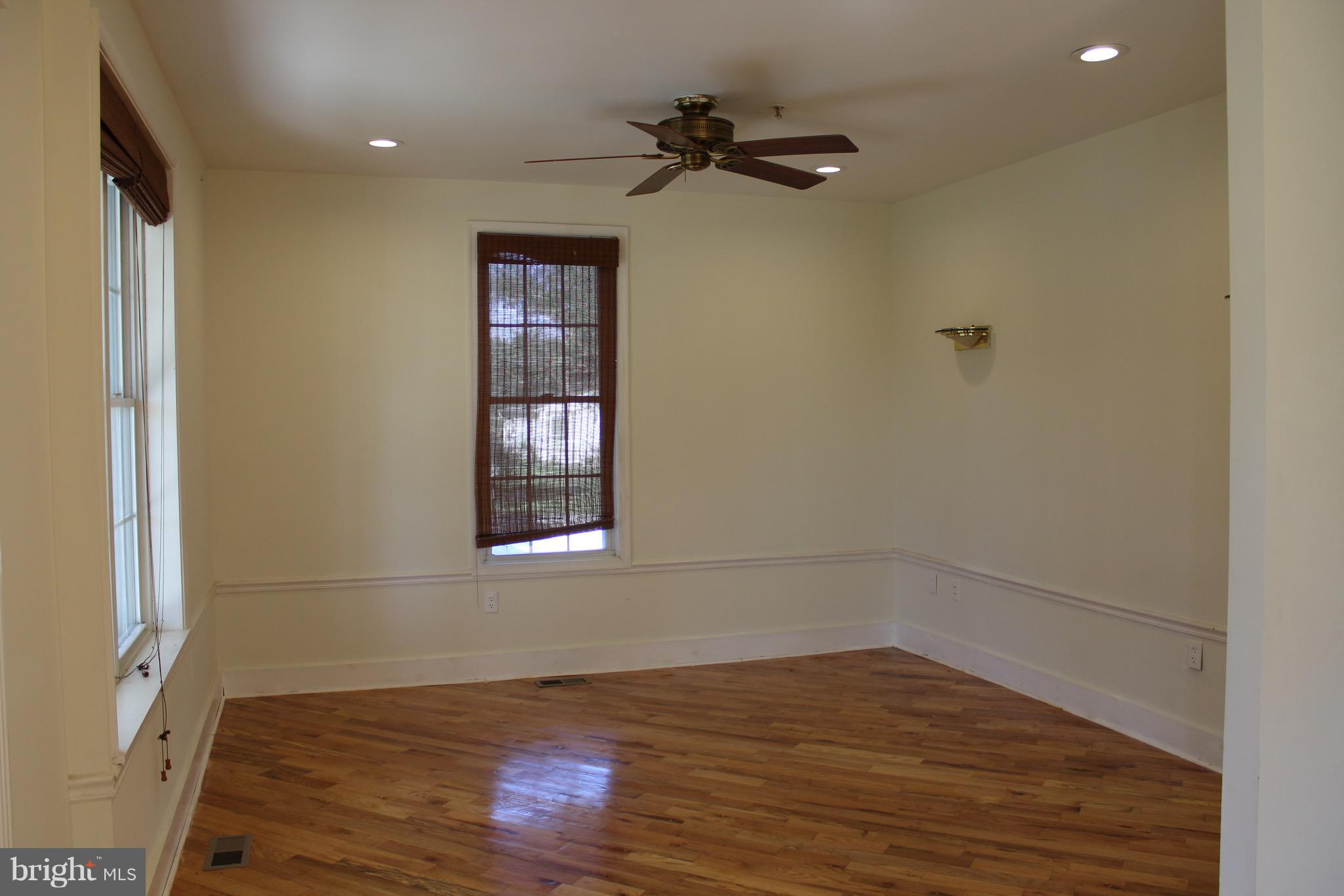 10302 Brandywine Road Clinton, MD 20735 - Photo 10 of 30 Living Room