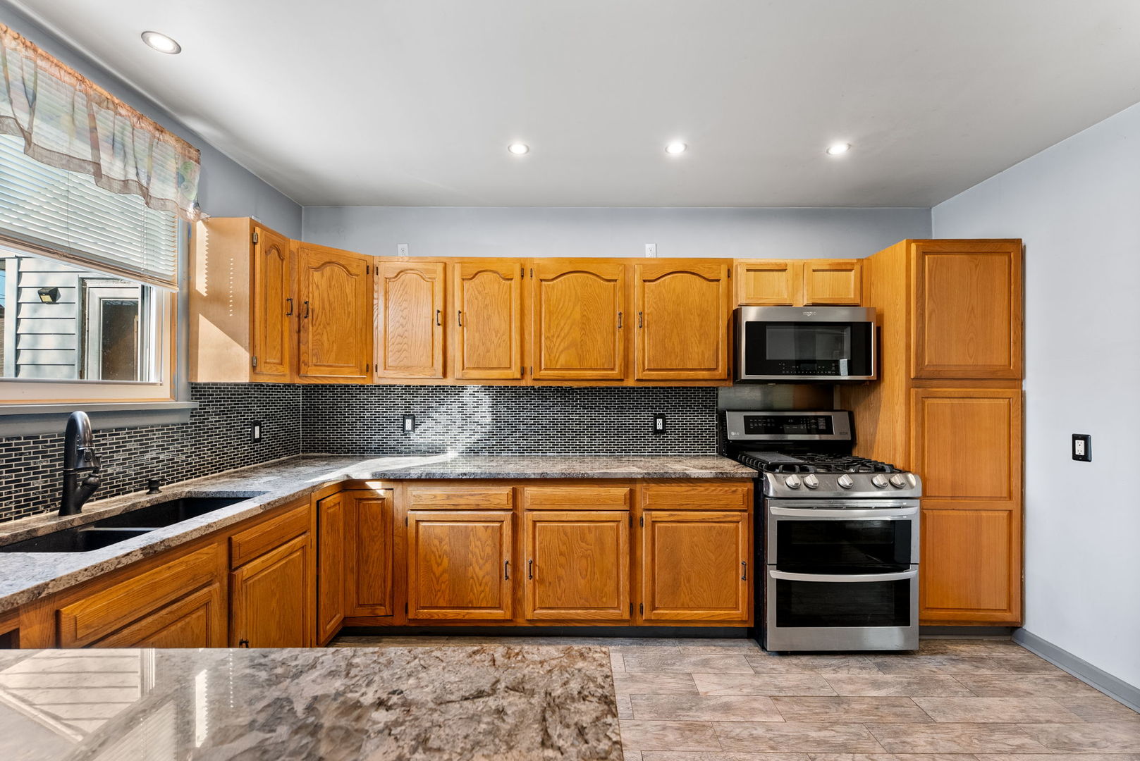 2121 15th Street Moline, IL 61265 - Photo 10 of 23