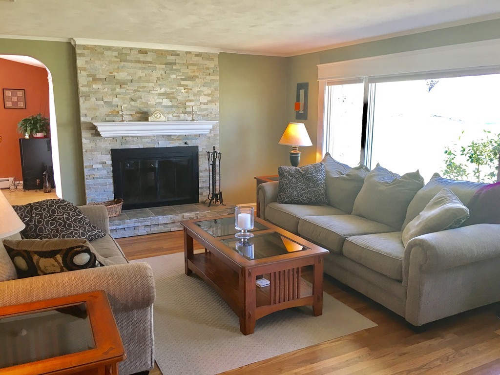 4 Melch Road Lynnfield, MA 01940 - Photo 3 of 23 Gallery Image 3