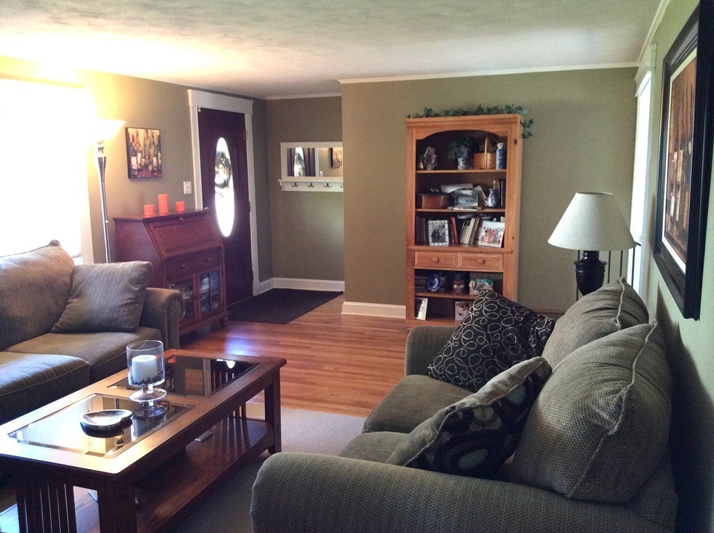 4 Melch Road Lynnfield, MA 01940 - Photo 4 of 23 Gallery Image 4