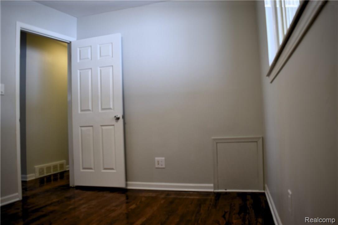 18115 15 Mile Road Clinton Township, MI 48035 - Photo 8 of 21 15 Mile Bed 2.jpg