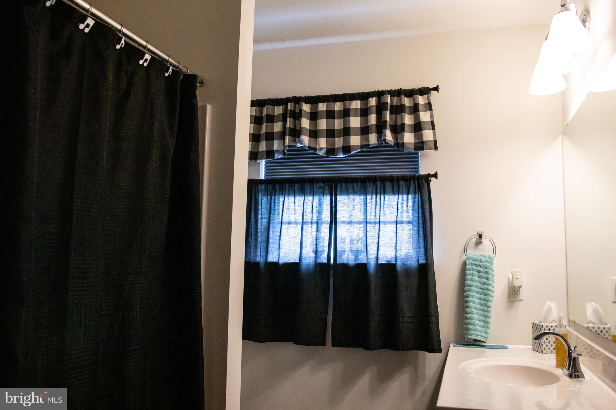 108 Vista Loop Hanover, PA 17331 - Photo 28 of 31 Upstairs bath