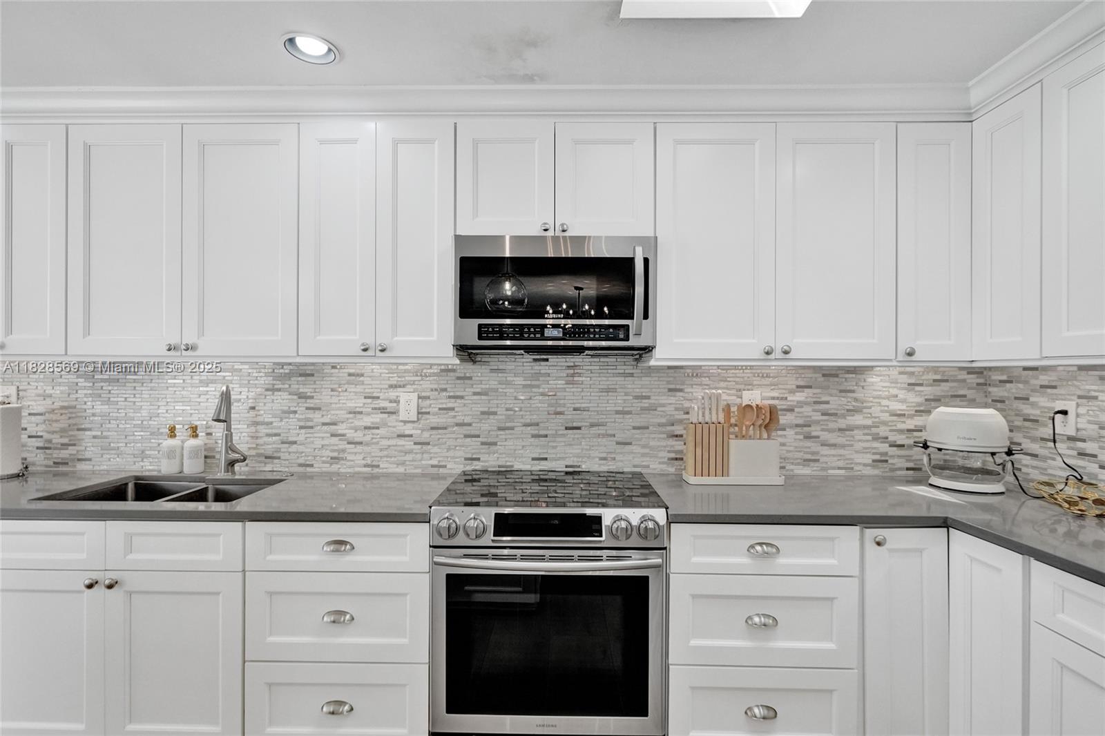 5854 Pinebrook Drive Boca Raton, FL 33433 - Photo 17 of 76 Unde cabinet lights