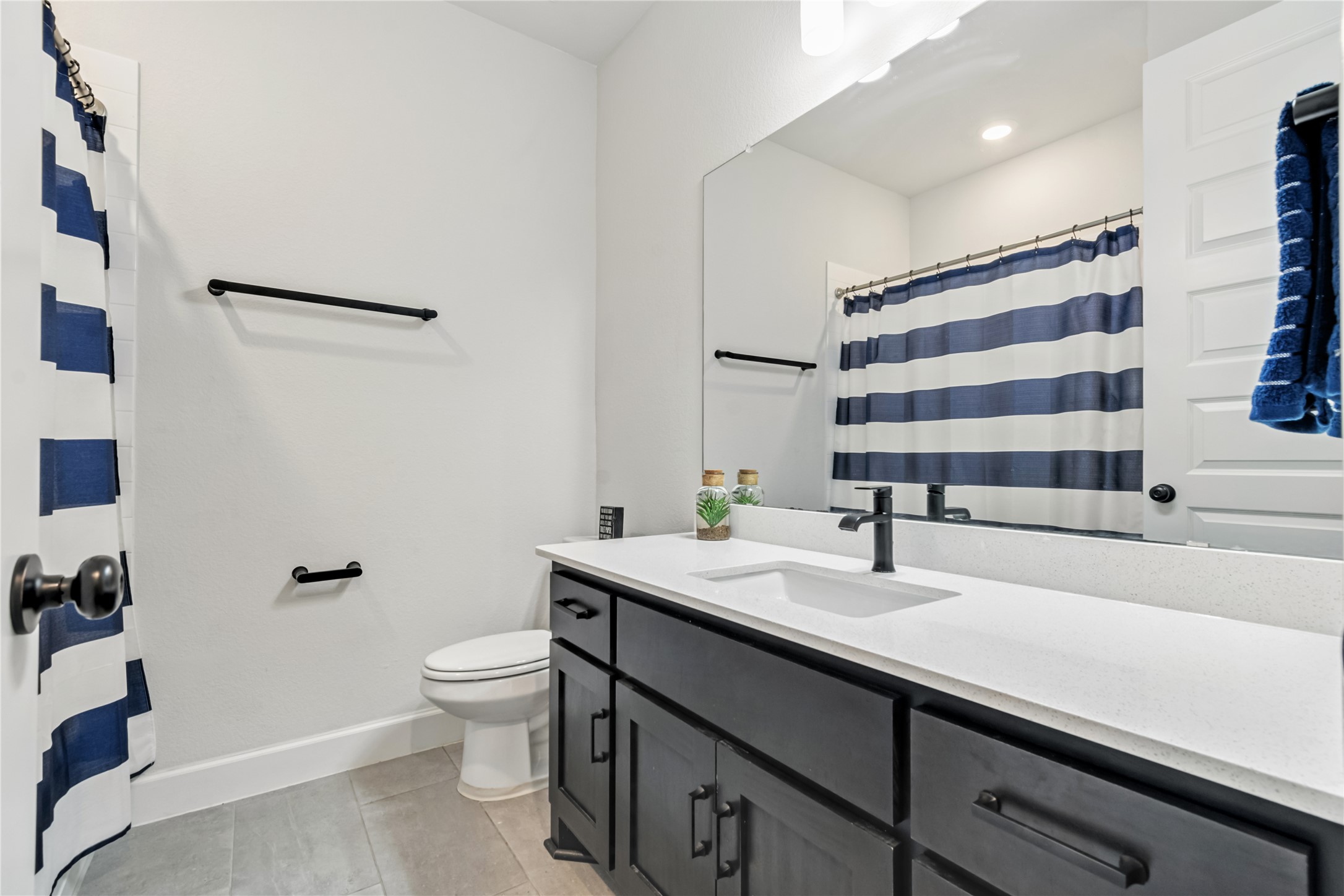 788 Cold Riv Run Kyle, TX 78640 - Photo 14 of 18 a bathroom with a sink a toilet and shower