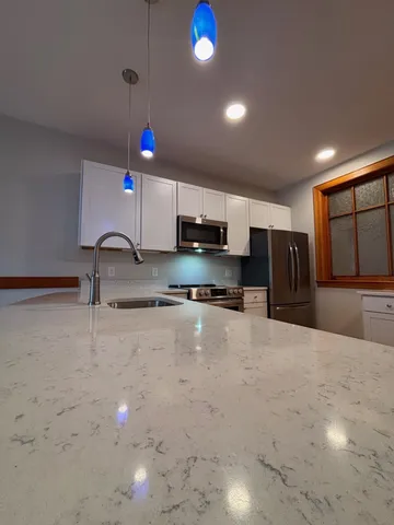 $1,800 | 609 Main Street, Unit 202, Laconia, NH 03246