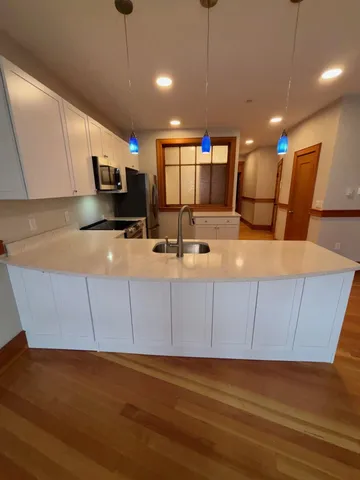 $1,800 | 609 Main Street, Unit 202, Laconia, NH 03246