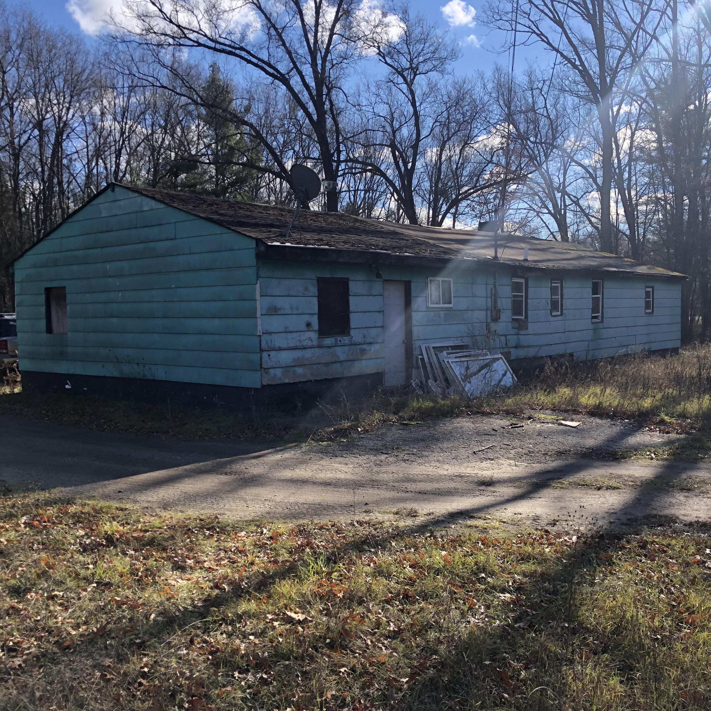 2905 Strand Road Muskegon, MI 49445 - Photo 3 of 6 IMG_7237
