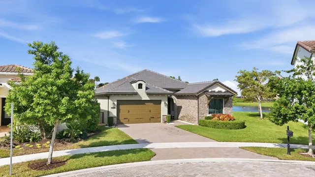 $899,900 | 8275 Grand Prix Lane, Boynton Beach, FL 33472