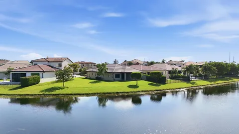 $899,900 | 8275 Grand Prix Lane, Boynton Beach, FL 33472