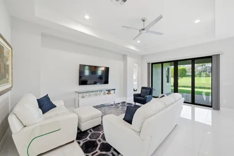 $899,900 | 8275 Grand Prix Lane, Boynton Beach, FL 33472