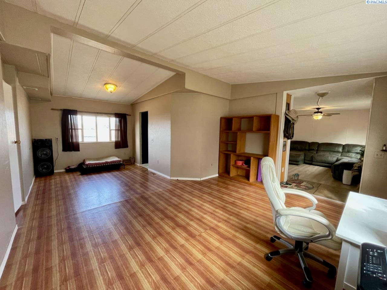 33904 South Gerards Road Kennewick, WA 99337 - Photo 13 of 40 Gallery Image 13