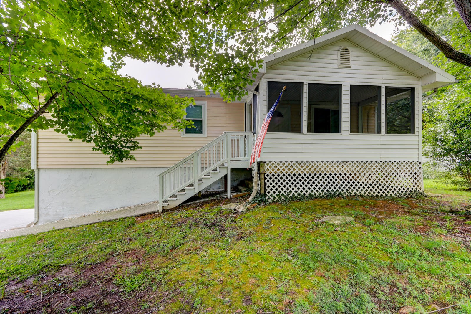 1113 Fowler Lane Clinton, TN 37716 - Photo 1 of 25 Gallery Image 1