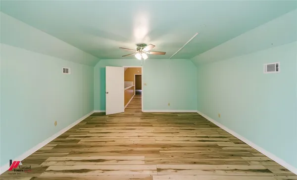 a view of empty room with ceiling fan