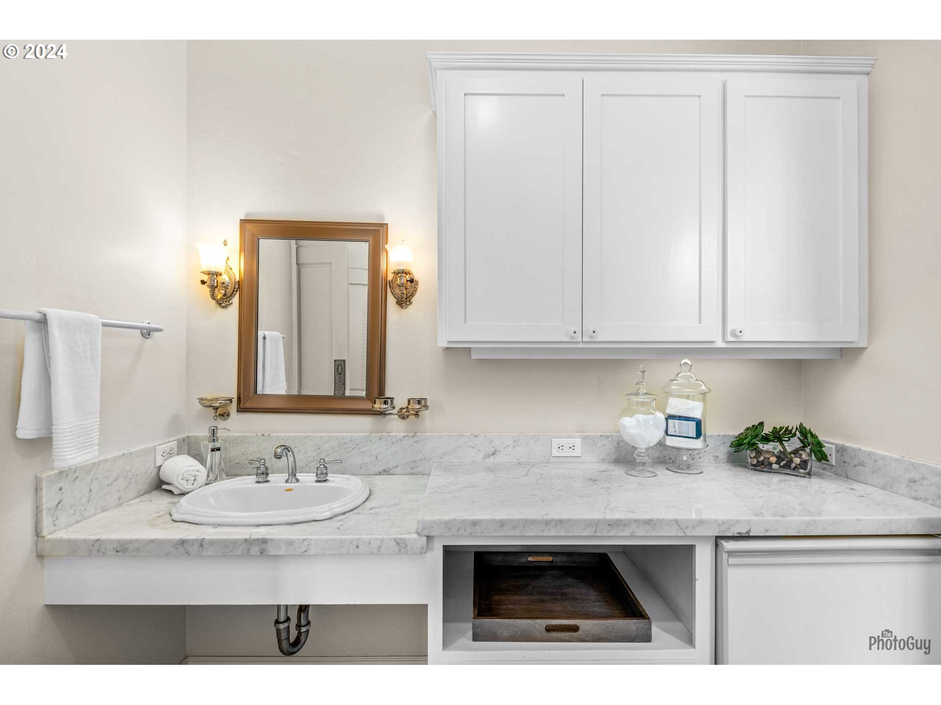 2788 Riverwalk Loop Eugene, OR 97401 - Photo 18 of 48 a sink with white cabinets