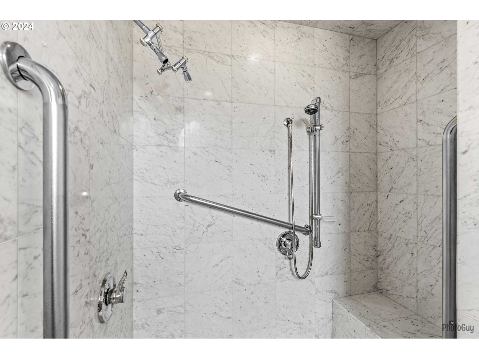 2788 Riverwalk Loop Eugene, OR 97401 - Photo 19 of 48 a bathroom with a shower