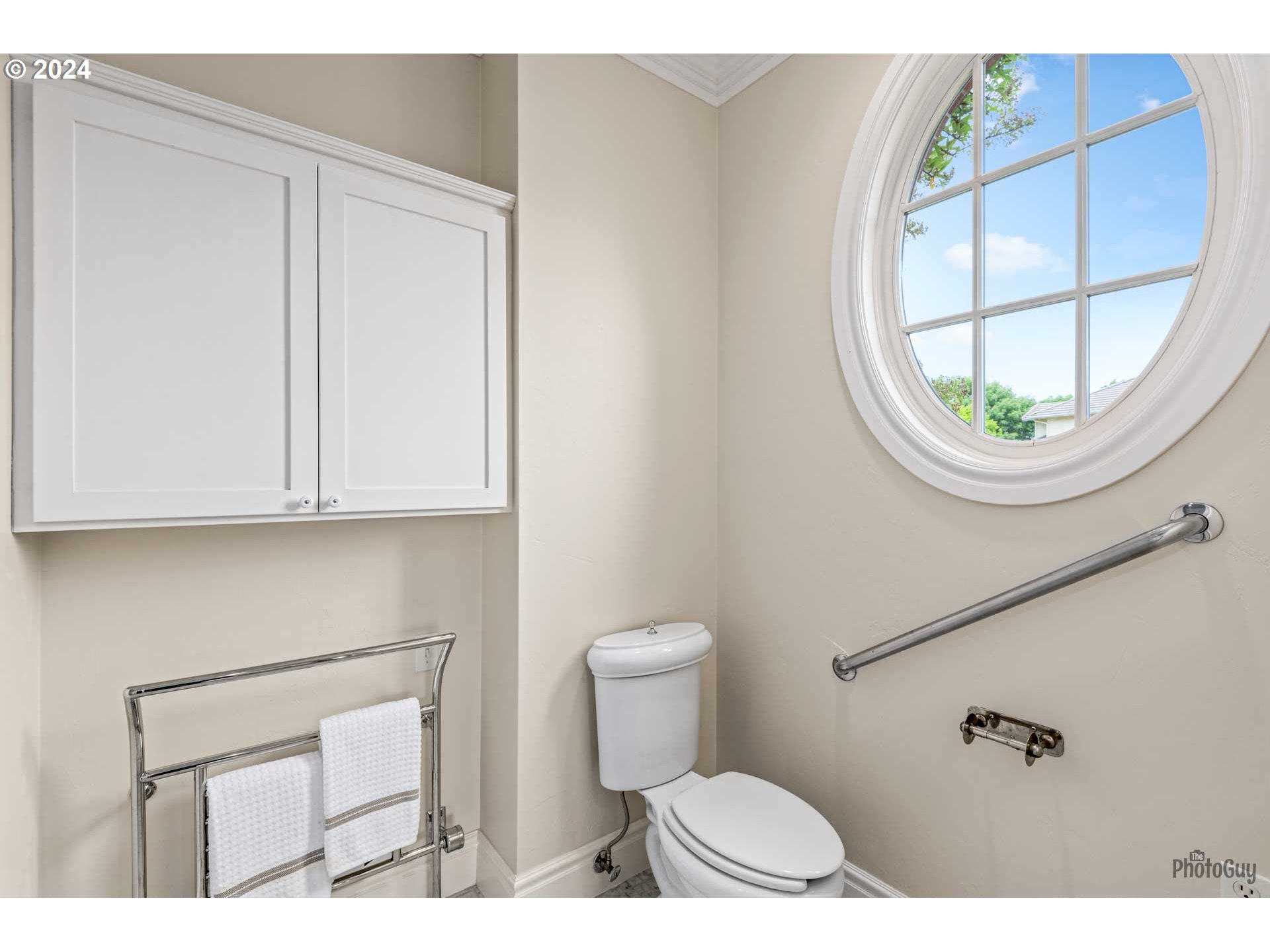 2788 Riverwalk Loop Eugene, OR 97401 - Photo 20 of 48 a bathroom with a toilet and a sink