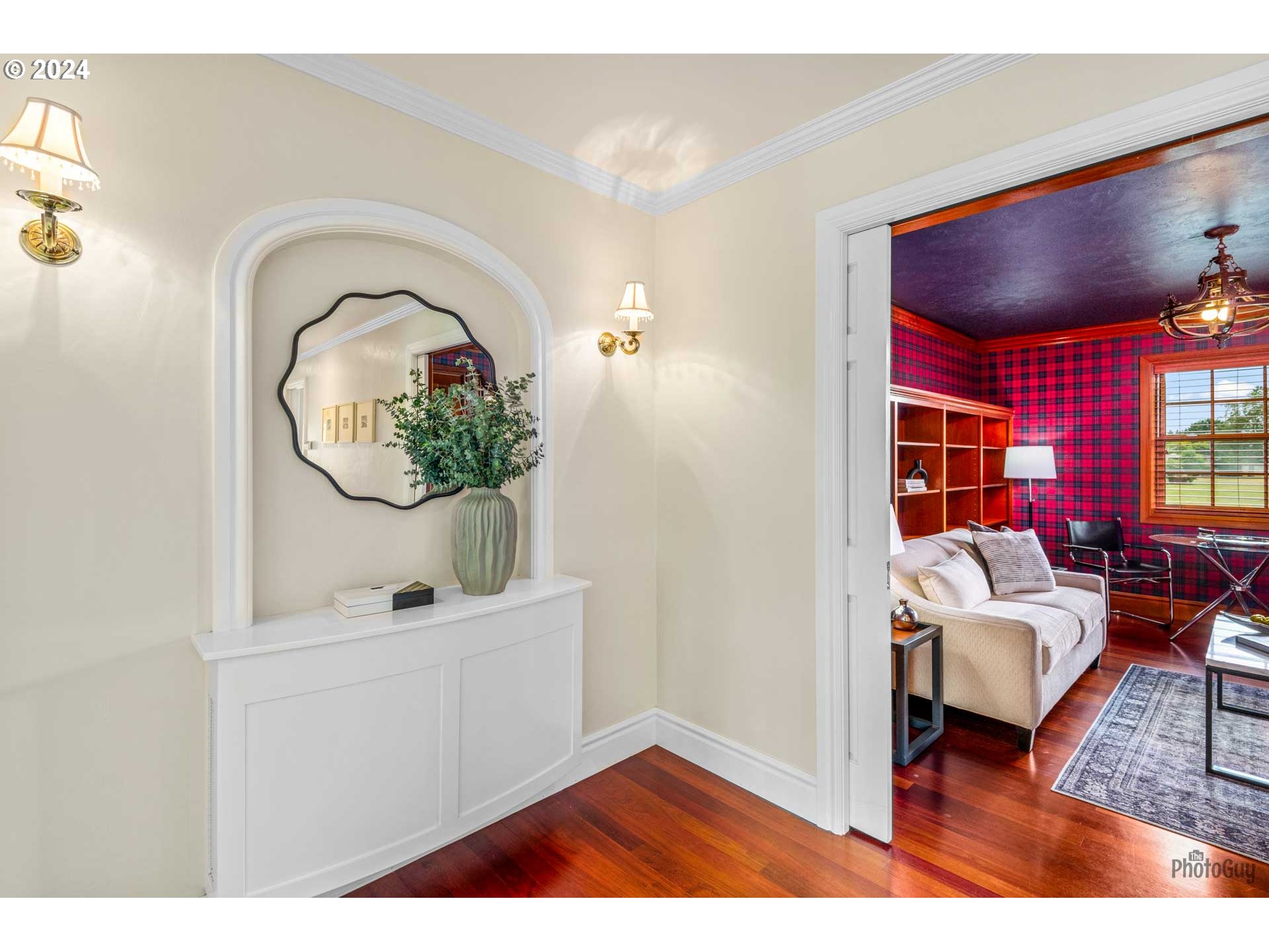2788 Riverwalk Loop Eugene, OR 97401 - Photo 31 of 48 a living room with furniture and a mirror