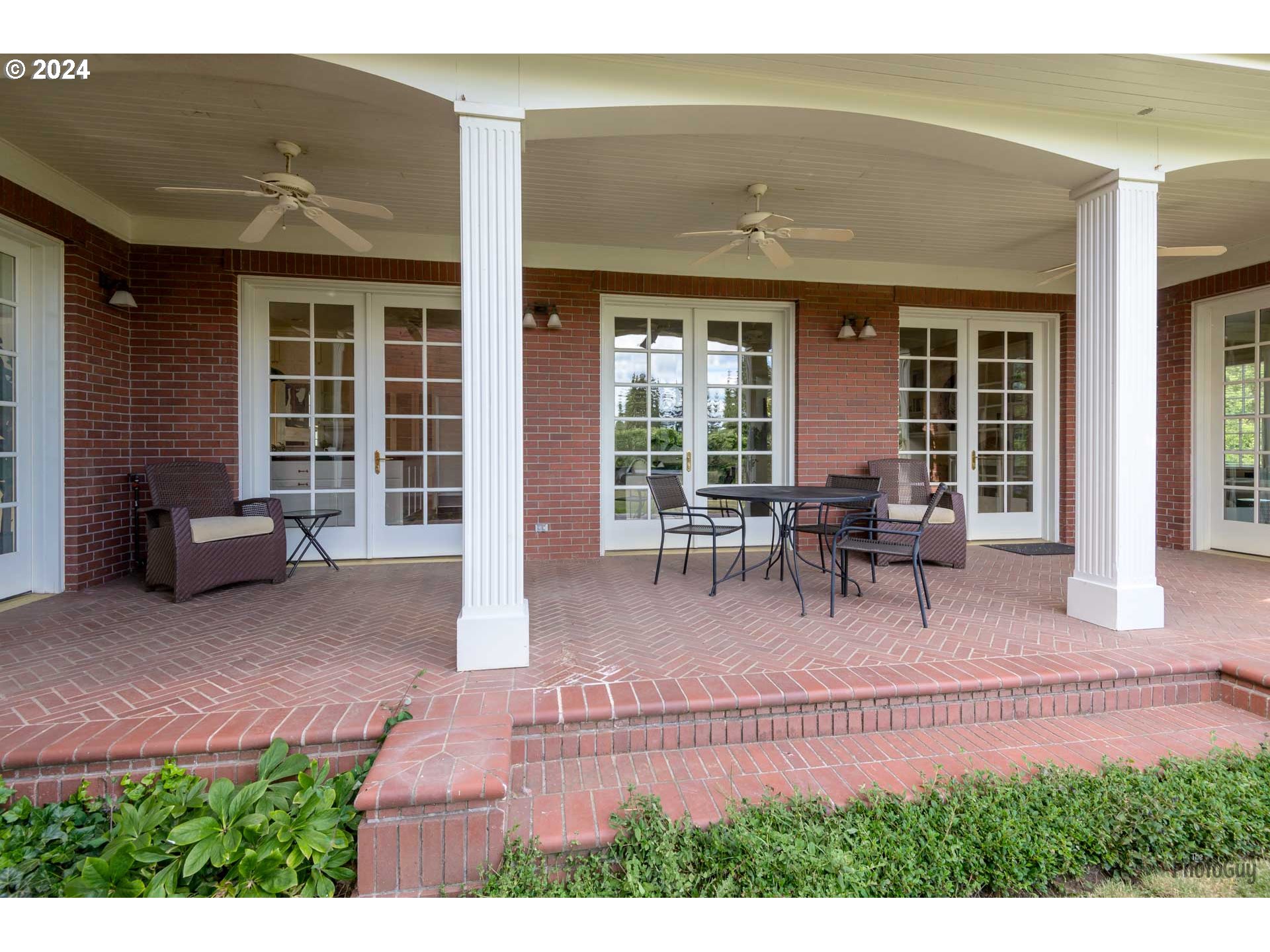 2788 Riverwalk Loop Eugene, OR 97401 - Photo 45 of 48 a backyard of a house with table and chairs