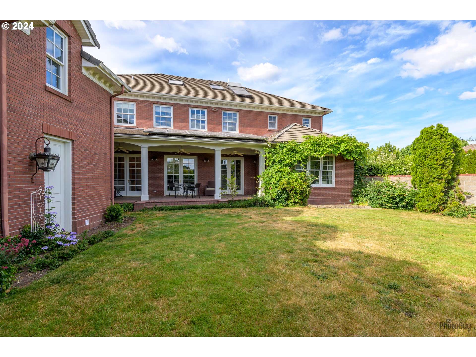 2788 Riverwalk Loop Eugene, OR 97401 - Photo 46 of 48 a view of a house with many windows and plants