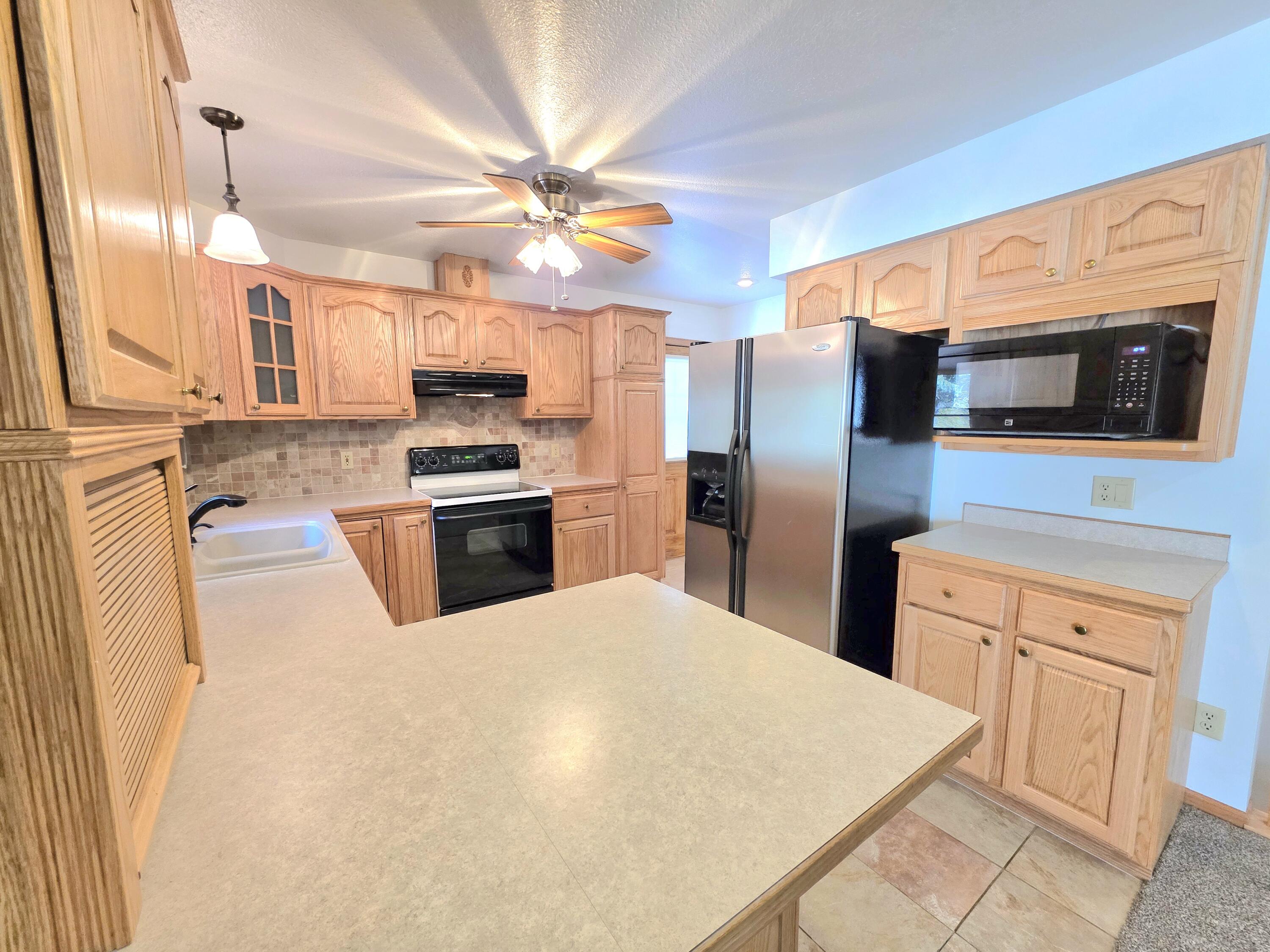 129 Chippewa Drive Sheboygan Falls, WI 53085 - Photo 12 of 43 Kitchen