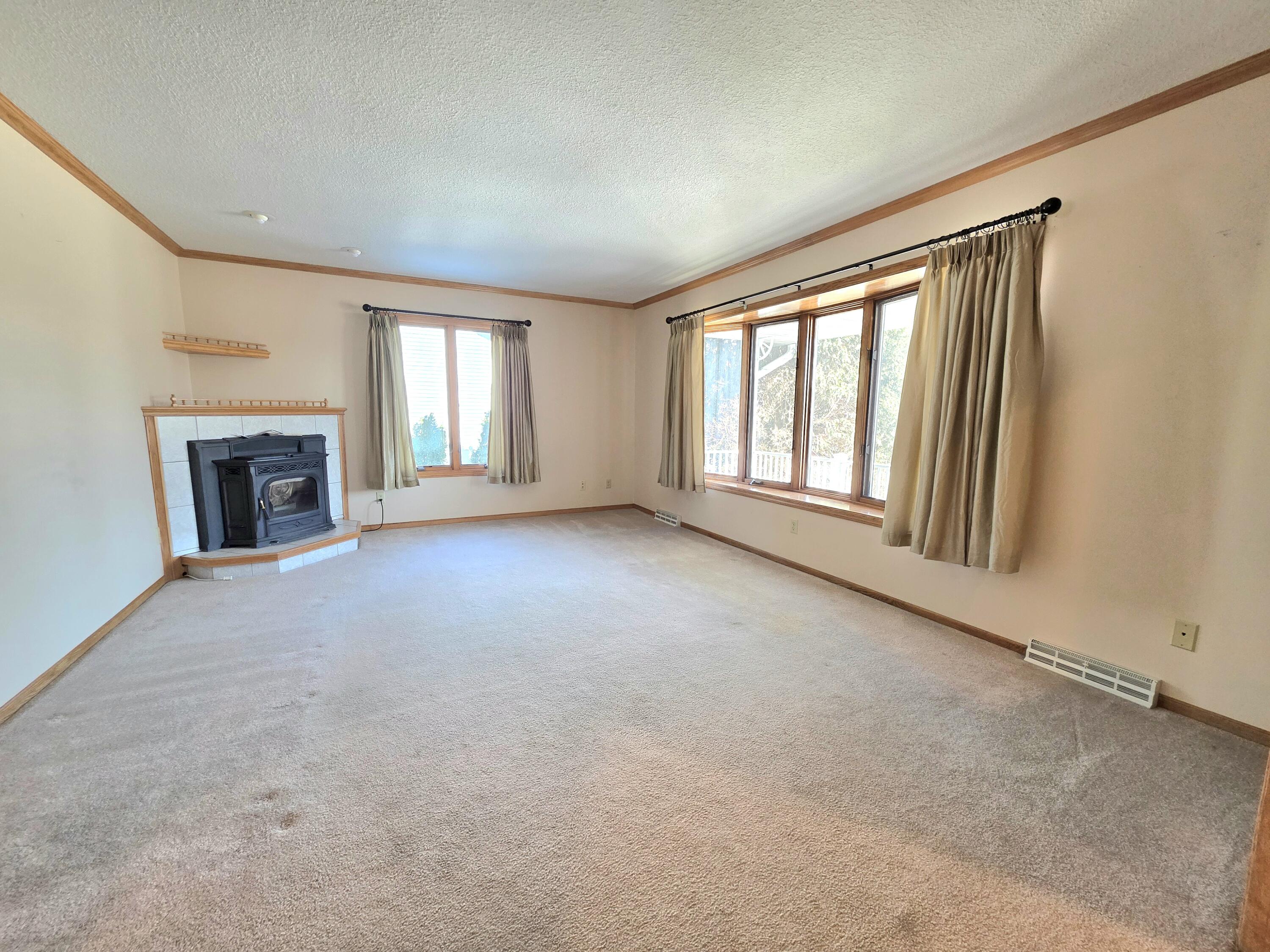 129 Chippewa Drive Sheboygan Falls, WI 53085 - Photo 2 of 43 Living room