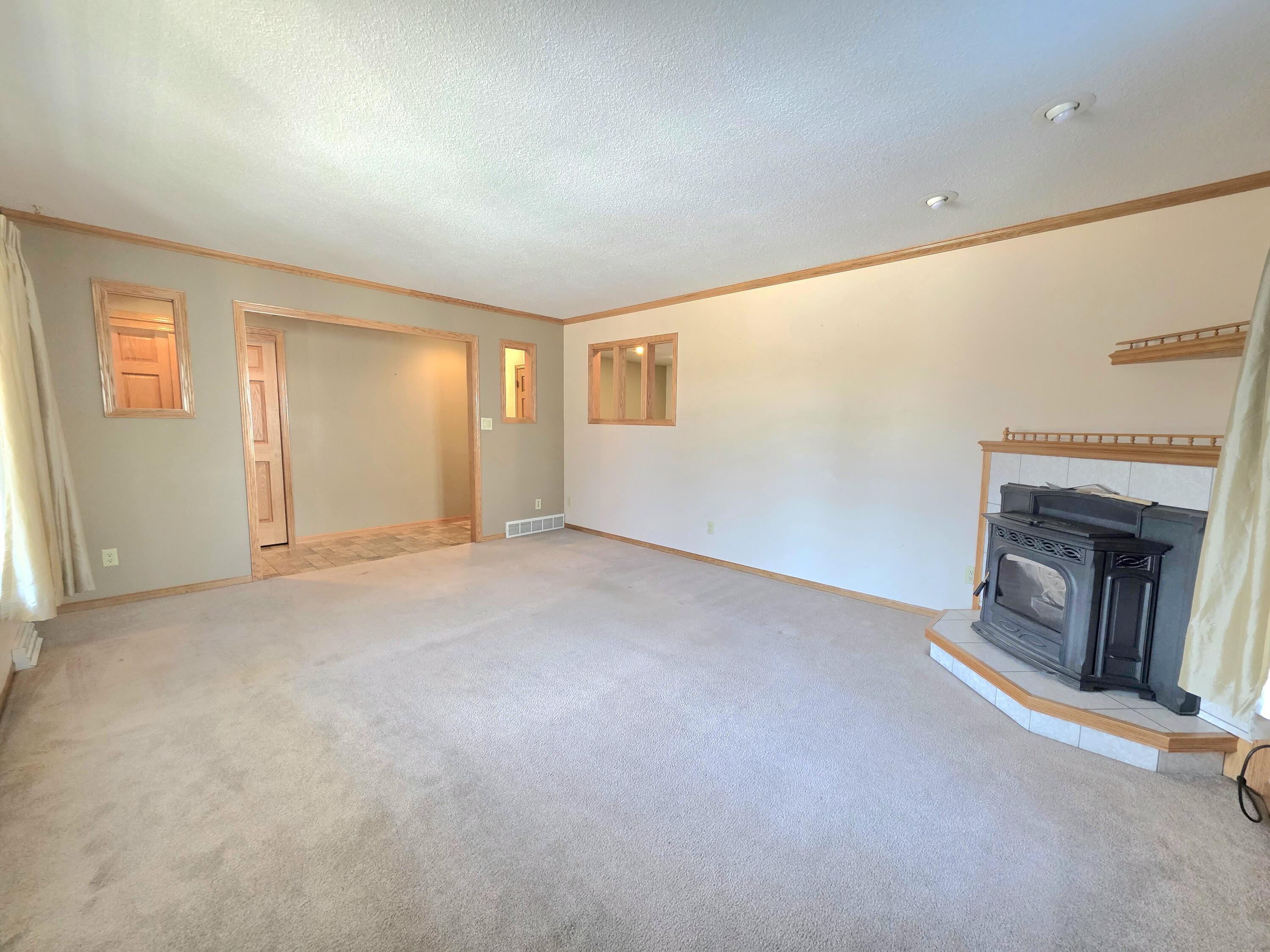 129 Chippewa Drive Sheboygan Falls, WI 53085 - Photo 3 of 43 Living room