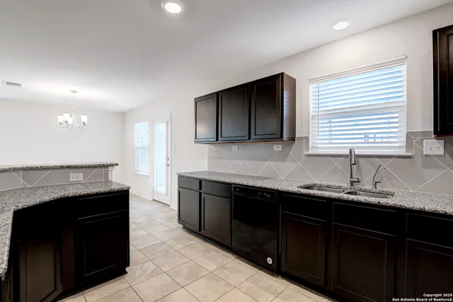 $1,800 | 11331 October Chase, San Antonio, TX 78254