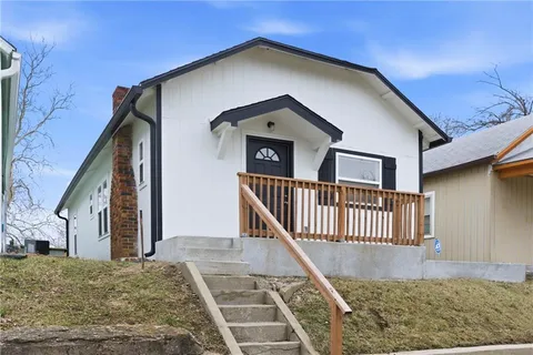 $189,900 | 717 Cheyenne Street, Leavenworth, KS 66048