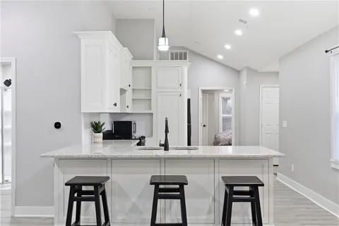 $189,900 | 717 Cheyenne Street, Leavenworth, KS 66048