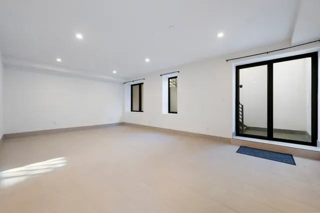 $6,300 | 79 Clay Street, Unit 1R | Greenpoint