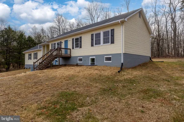 a view of a house with a yard and garage