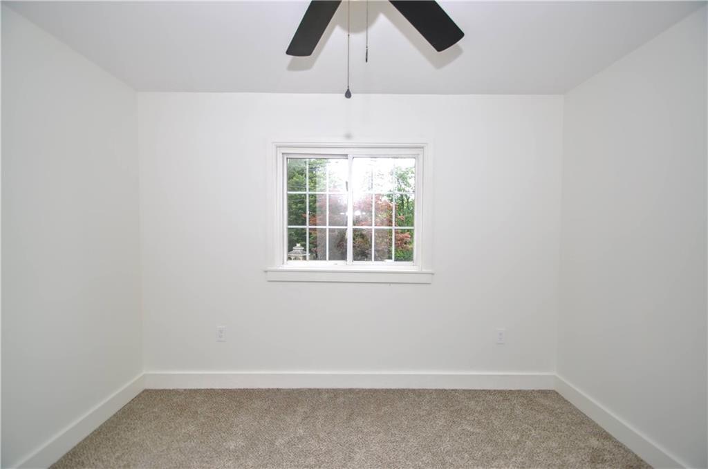 7914 Hemlock Street Pittsburgh, PA 15237 - Photo 20 of 37 an empty room with a window