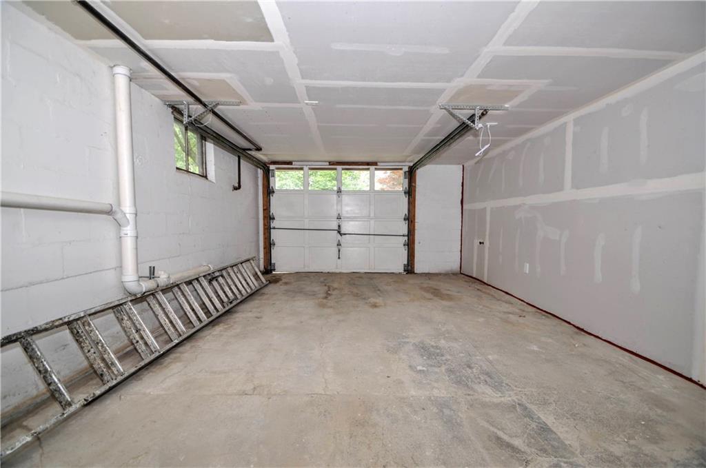 7914 Hemlock Street Pittsburgh, PA 15237 - Photo 34 of 37 a view of a garage