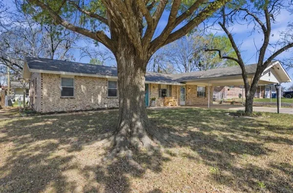 a view of a house with a tree