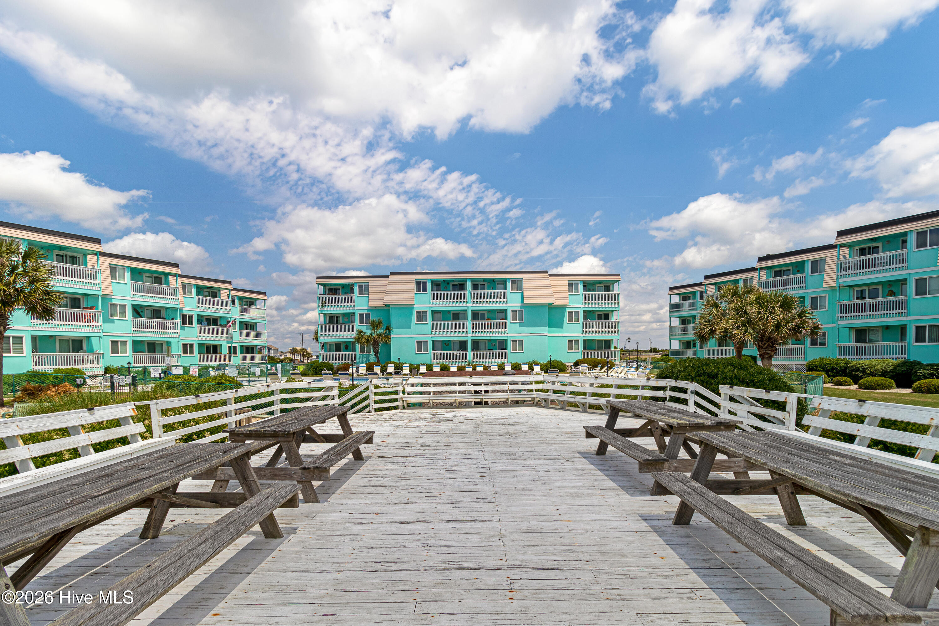 301 Commerce Way, Unit 255 SEA SPRAY Atlantic Beach, NC 28512 - Photo 24 of 33 Picnic area