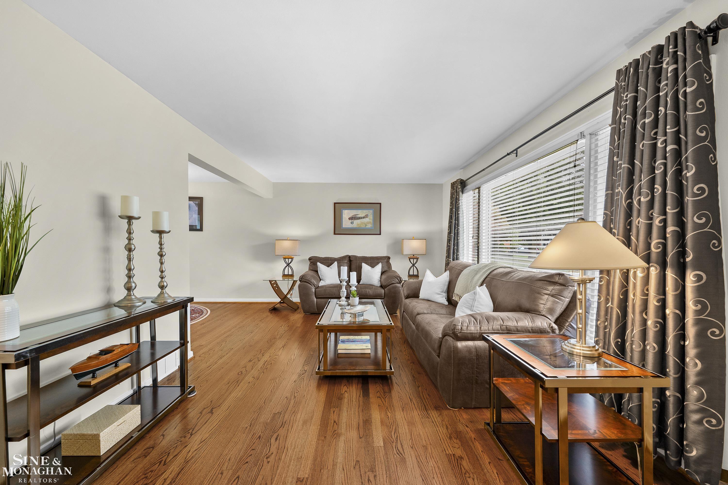 463 Lexington Road Grosse Pointe Farms, MI 48236 - Photo 4 of 38
