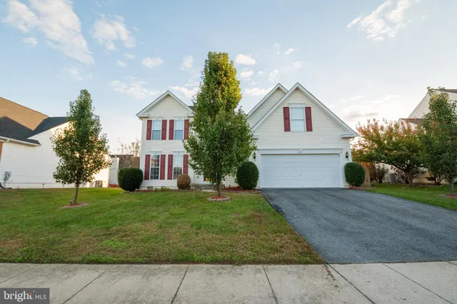 a view of house with yard