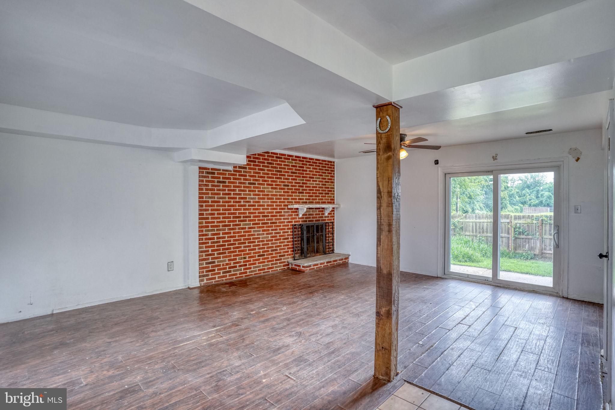 8 Yorktown Road New Castle, DE 19720 - Photo 8 of 22 Spacious room with rustic charm.