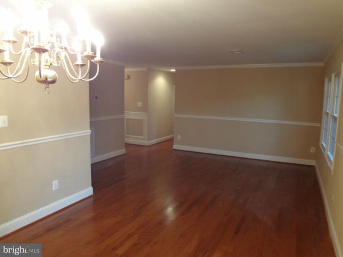 307 Kennedy Road Sterling, VA 20164 - Photo 8 of 30 Living Room