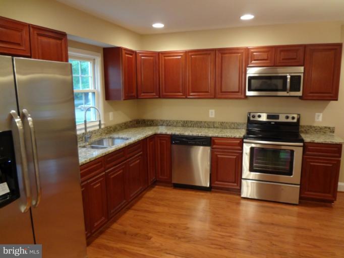 307 Kennedy Road Sterling, VA 20164 - Photo 9 of 30 Kitchen