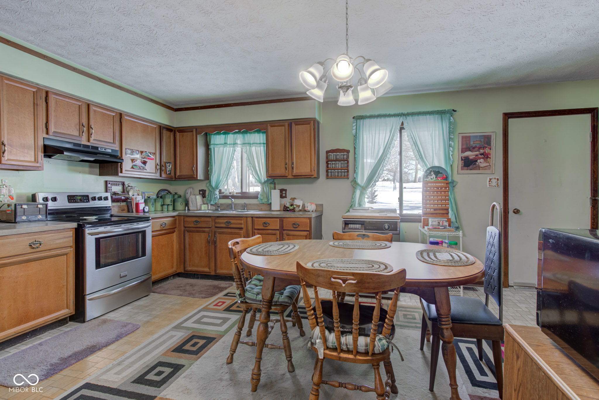 5965 Bluff Road Indianapolis, IN 46217 - Photo 10 of 25 Gallery Image 10
