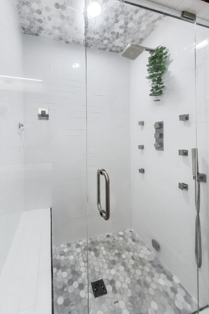 2742 West Polk Street Chicago, IL 60612 - Photo 21 of 50 a bathroom with shower