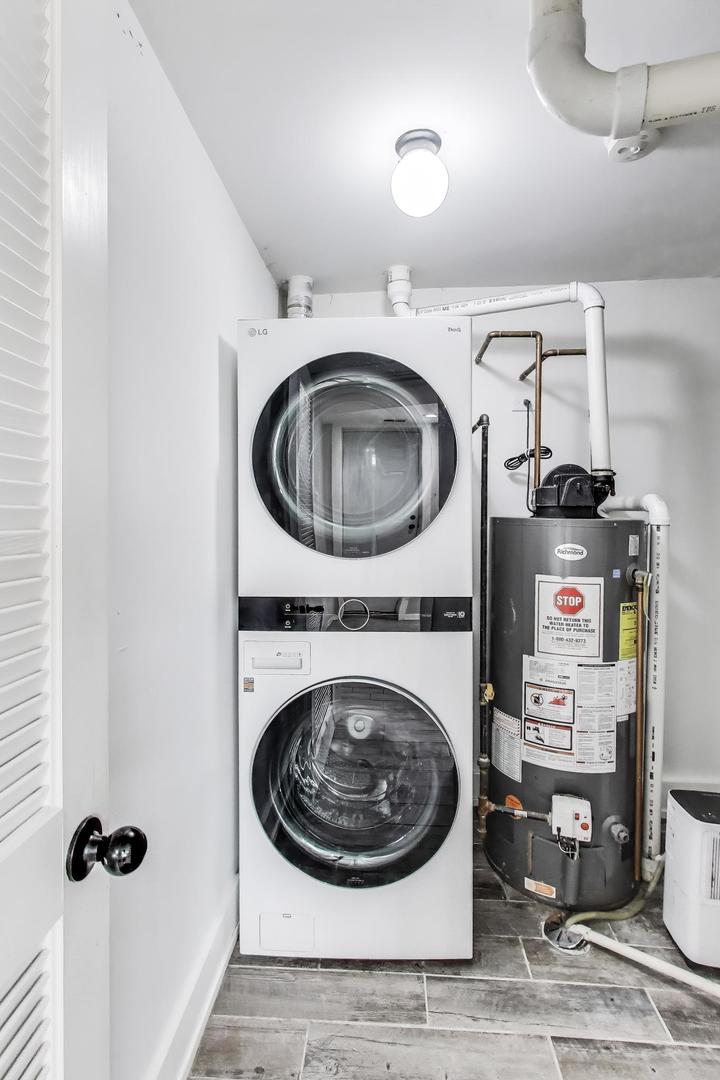 2742 West Polk Street Chicago, IL 60612 - Photo 41 of 50 a utility room with dryer and washer