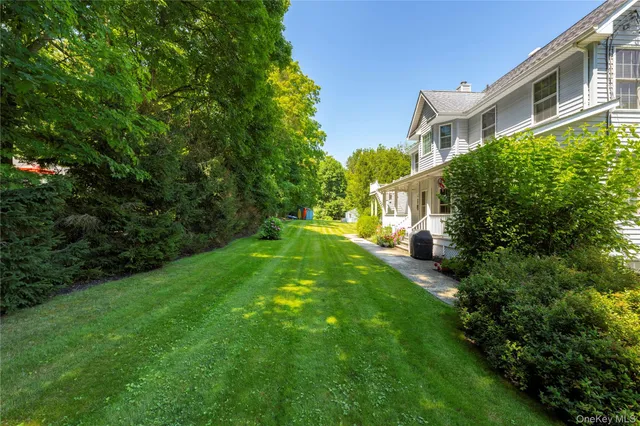 $975,000 | 6 Old Town Road, Beacon, NY 12508