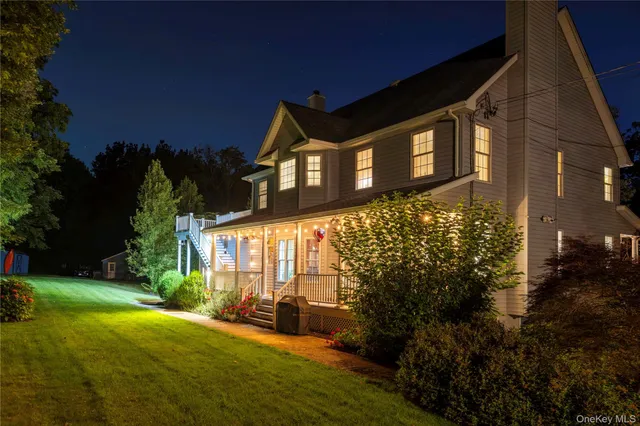 $975,000 | 6 Old Town Road, Beacon, NY 12508