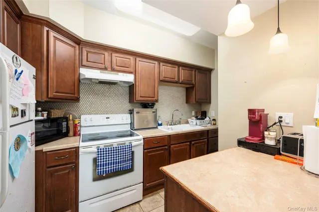 $975,000 | 6 Old Town Road, Beacon, NY 12508