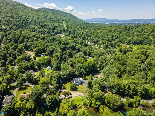 $975,000 | 6 Old Town Road, Beacon, NY 12508