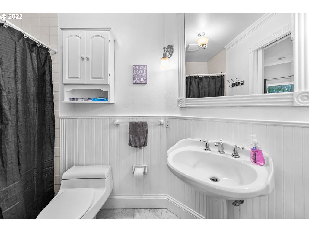 1908 North 4th Way Ridgefield, WA 98642 - Photo 19 of 32 a bathroom with a sink a toilet and shower