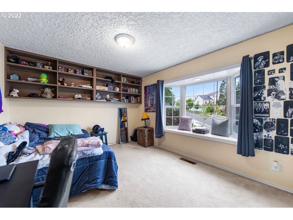1908 North 4th Way Ridgefield, WA 98642 - Photo 22 of 32 a bed room with a bed and a large window